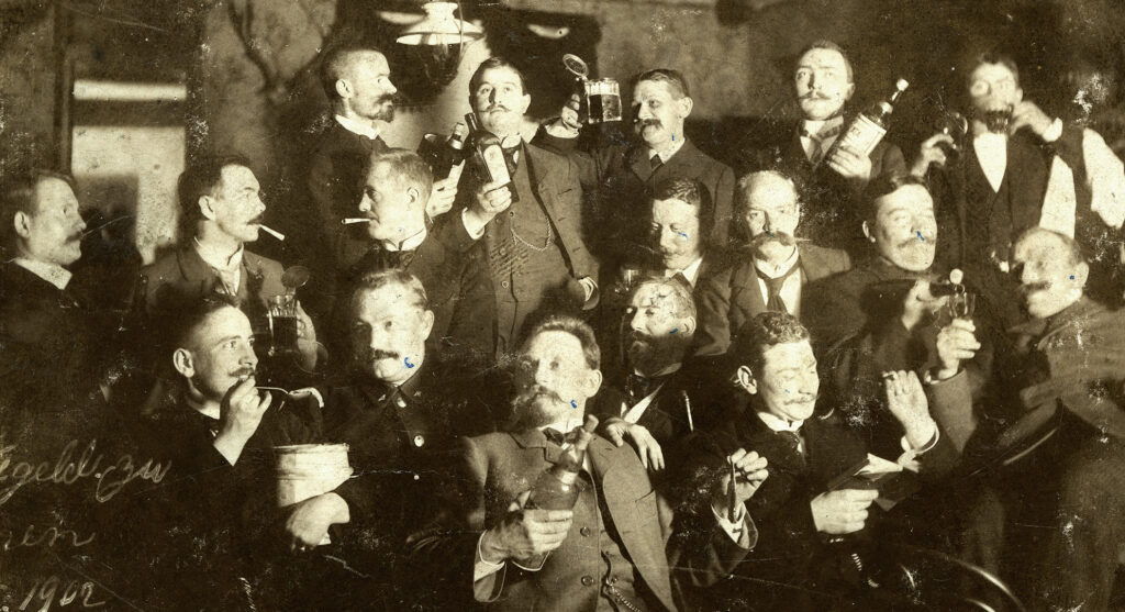 Schreiben wie mit einer Kamera: Vom historischen Foto zur Romanszene