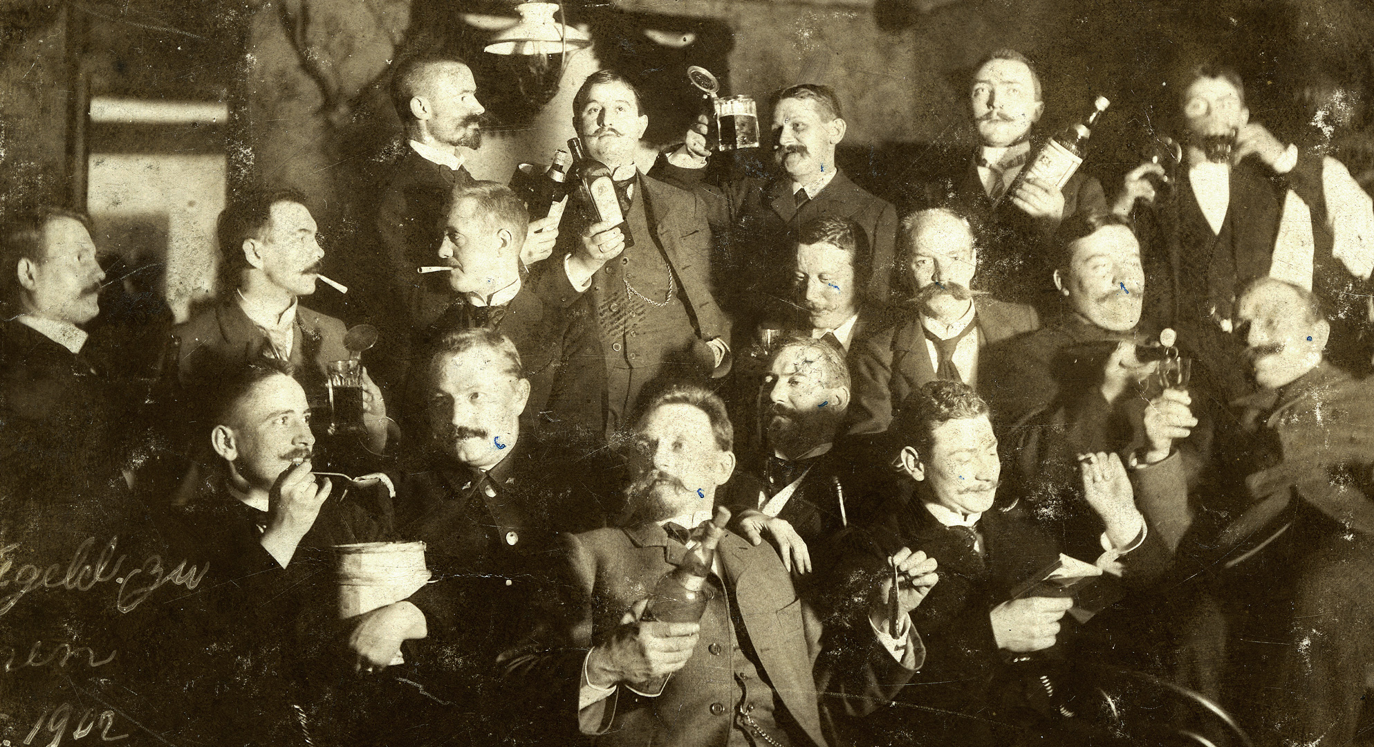 Schreiben wie mit einer Kamera: Vom historischen Foto zur Romanszene